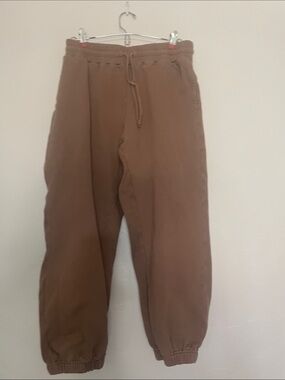 Woman’s Quince Boyfriend Joggers,Sweats inseam approx 26 in.